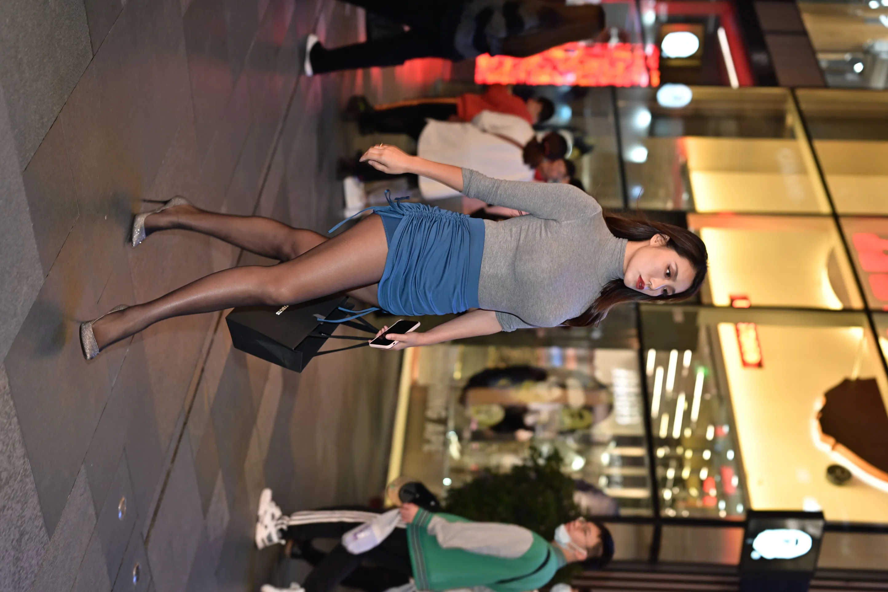 [Mzsock] NO.157 Beauty in blue hip skirt and black stockings street photography#[105P]-104